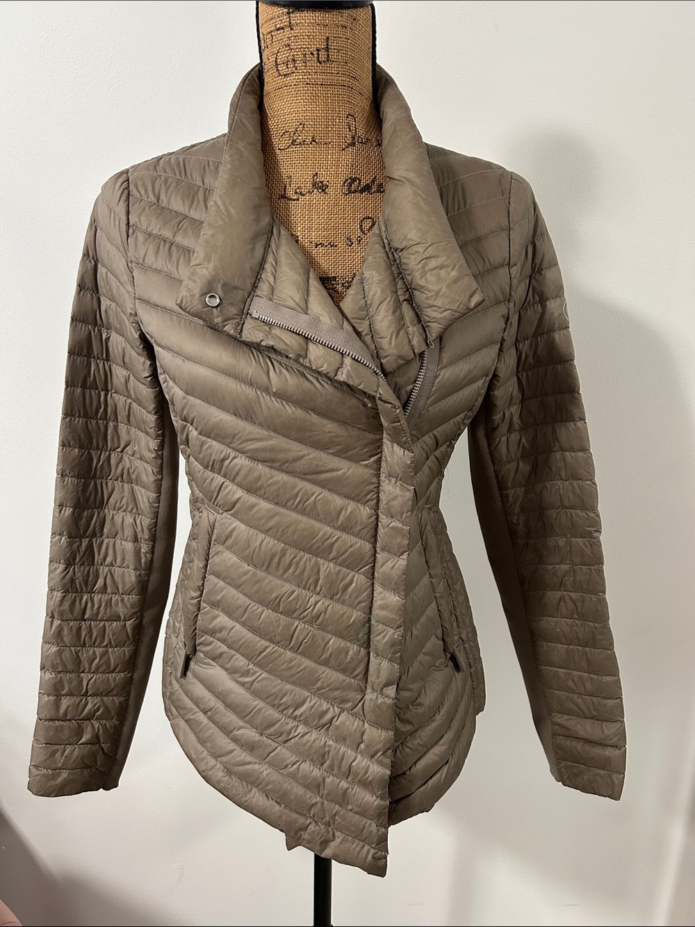 Michaels Michael Kors packable down Jacket. Size XS
.